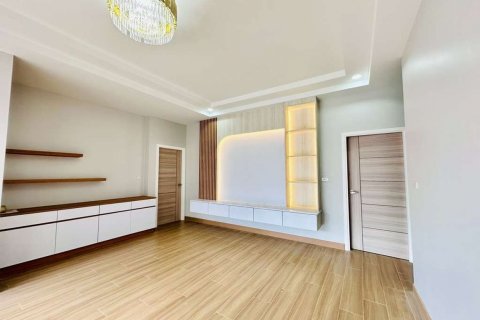 House in Chiang Mai, Thailand 4 bedrooms № 119969 - photo 11