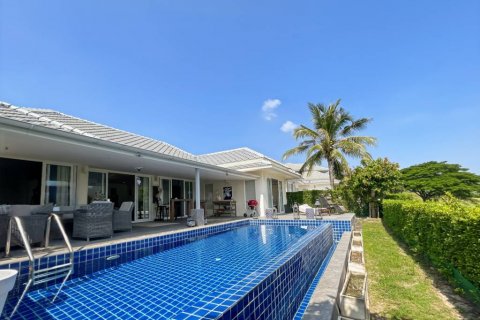 Villa in Hua Hin, Thailand 3 bedrooms № 116021 - photo 1