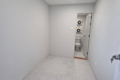 Кондоминиум с 3 спальнями в Ваттхане, Бангкок, Таиланд № 123778 - фото 2