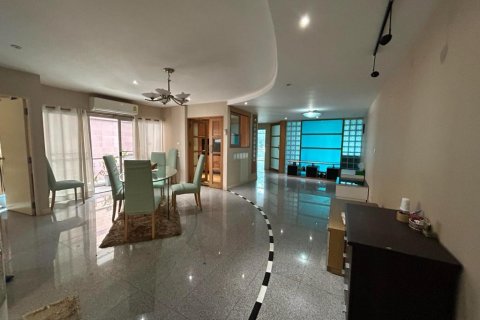 Кондоминиум с 4 спальнями в Клонг Тоэй, Бангкок, Таиланд № 123777 - фото 1