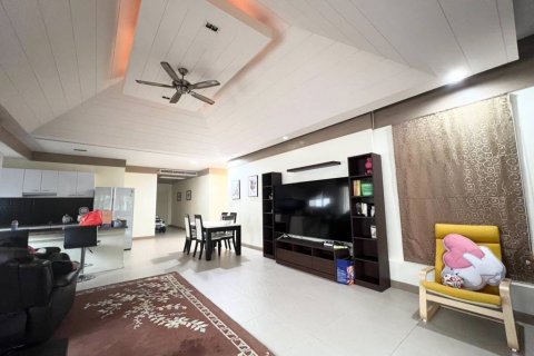 Дом в Паттайе, Таиланд с 3 спальнями  № 86307 - фото 2