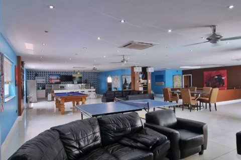 Вилла в Паттайе, Таиланд с 13 спальнями  № 85798 - фото 1