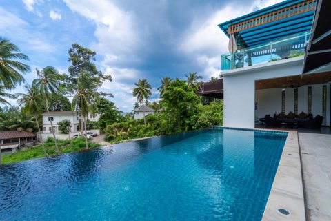 Villa in Surat Thani, Thailand 4 bedrooms № 125910 - photo 5