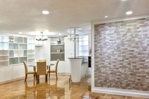 Кондоминиум с 3 спальнями в Бангкоке, Таиланд № 132967 - фото 1