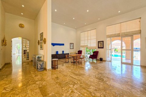 Коммерческая недвижимость в Саттахипе, Таиланд 1600м2  № 132972 - фото 9