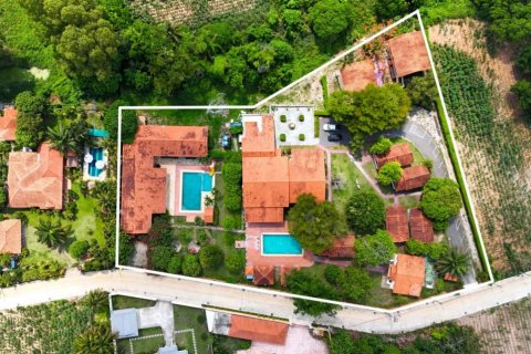 Коммерческая недвижимость в Саттахипе, Таиланд 1600м2  № 132972 - фото 1