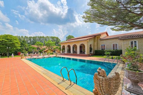 Коммерческая недвижимость в Саттахипе, Таиланд 1600м2  № 132972 - фото 4