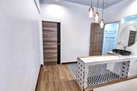 Таунхаус в Бангкоке, Таиланд с 3 спальнями  № 132853 - фото 7