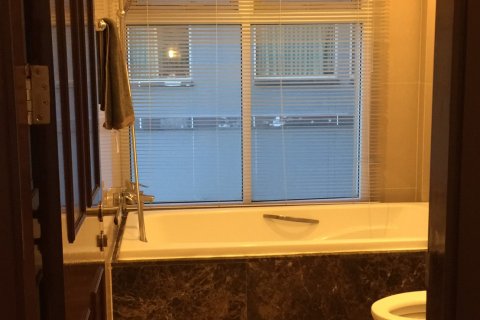 Condo in Bangkok, Thailand, 2 bedrooms  № 143156 - photo 8