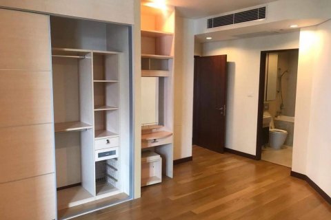 Condo in Pathum Wan, Bangkok, Thailand, 3 bedrooms № 123723 - photo 5