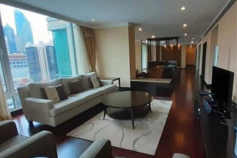 Condo in Pathum Wan, Bangkok, Thailand, 4 bedrooms  № 123725 - photo 1