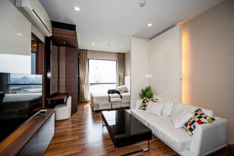 Кондоминиум с 1 спальней в Дин Даенге, Бангкок, Таиланд № 126652 - фото 3