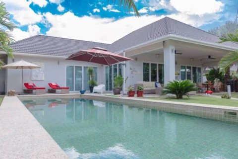 Вилла в Хуа Хине, Таиланд с 3 спальнями  № 126649 - фото 1