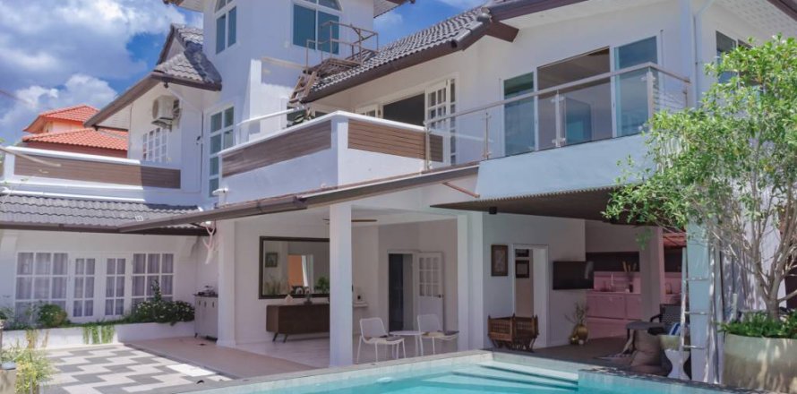 Villa in Hua Hin, Thailand 5 bedrooms № 125970