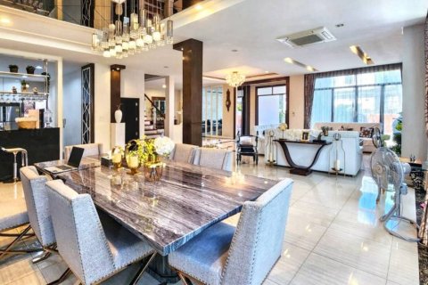 Villa in Bangkok, Thailand 5 bedrooms № 132741 - photo 2