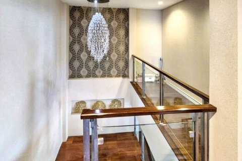 Villa in Bangkok, Thailand 5 bedrooms № 132741 - photo 6