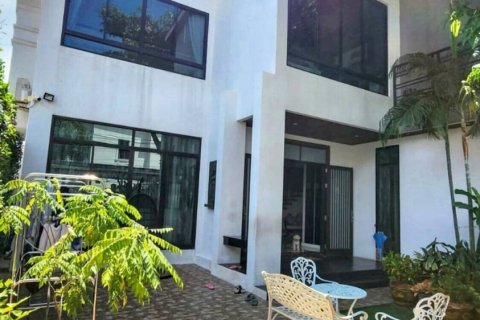 Villa in Bangkok, Thailand 5 bedrooms № 132741 - photo 1