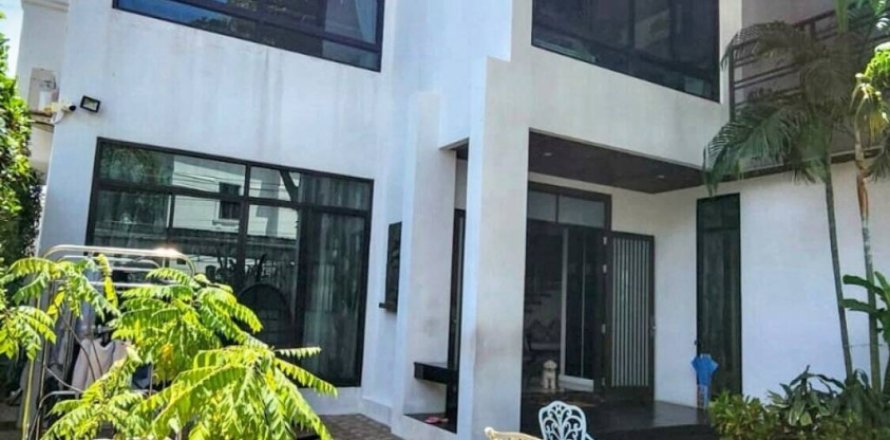 Villa in Bangkok, Thailand 5 bedrooms № 132741