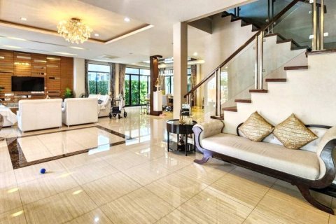 Villa in Bangkok, Thailand 5 bedrooms № 132741 - photo 3