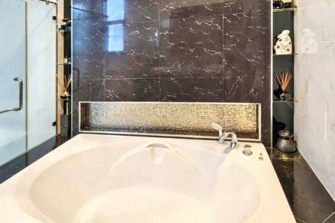 Villa in Bangkok, Thailand 5 bedrooms № 132741 - photo 10