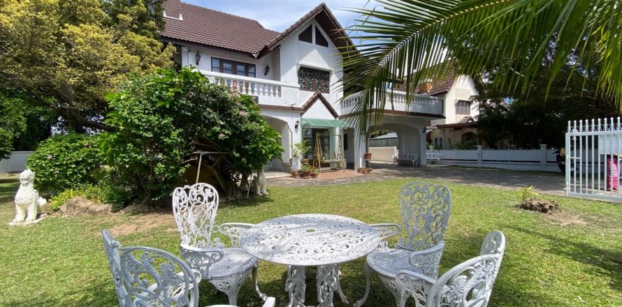House in Chiang Mai, Thailand 4 bedrooms № 126166