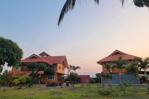 House in Chiang Mai, Thailand 5 bedrooms № 126178