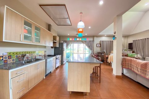 House in Chiang Mai, Thailand 5 bedrooms № 126178 - photo 8