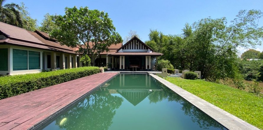 Villa in Chiang Mai, Thailand 6 bedrooms № 126179