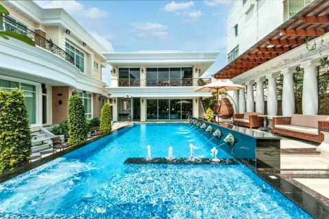 Дом в Хуай Кванге, Бангкок, Таиланд с 5 спальнями  № 124755 - фото 4