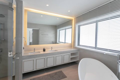 Villa in Bang Tao, Thailand 5 bedrooms № 124757 - photo 9