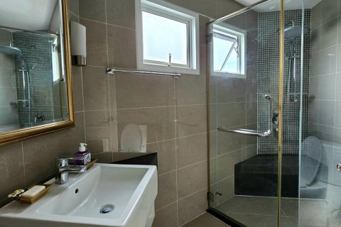 Condo in Huai Khwang, Bangkok, Thailand, 3 bedrooms № 123870 - photo 24