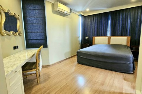 Condo in Huai Khwang, Bangkok, Thailand, 3 bedrooms № 123870 - photo 27