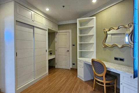 Condo in Huai Khwang, Bangkok, Thailand, 3 bedrooms № 123870 - photo 29