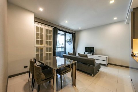 Condo in Bang Rak, Bangkok, Thailand, 2 bedrooms  № 123872 - photo 1
