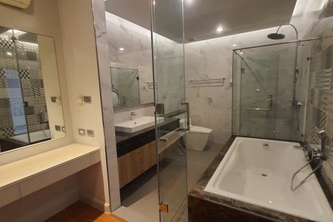 Кондоминиум с 3 спальнями в Бангкапи, Бангкок, Таиланд № 123869 - фото 15