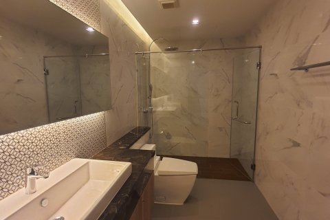 Кондоминиум с 3 спальнями в Бангкапи, Бангкок, Таиланд № 123869 - фото 9