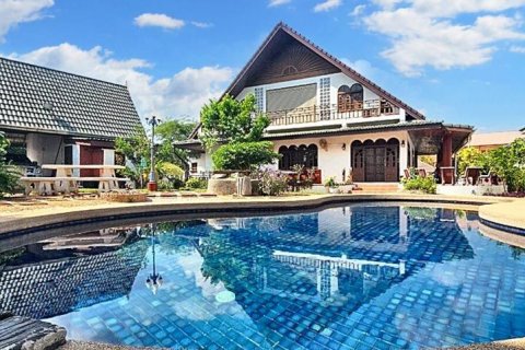 Villa in Pattaya, Thailand 4 bedrooms № 86595 - photo 1