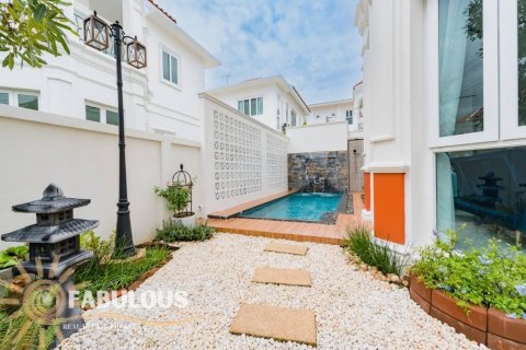 Villa in Ko Kaeo, Thailand 4 bedrooms № 124266 - photo 24