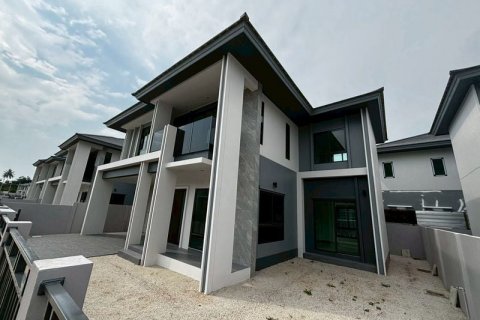 Дом в Паттайе, Таиланд с 4 спальнями  № 125626 - фото 2