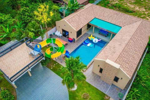 Дом в Чонбури, Таиланд с 4 спальнями  № 126529 - фото 1