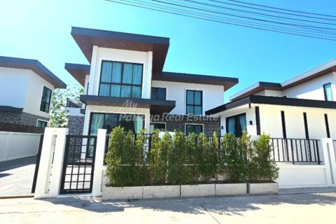 House in Pattaya, Thailand 5 bedrooms № 123492 - photo 1