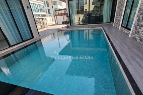 House in Pattaya, Thailand 5 bedrooms № 123492 - photo 2