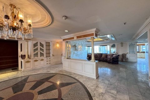 Condo in Bangkok, Thailand, 4 bedrooms  № 132532 - photo 6