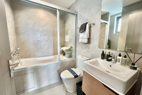 Кондоминиум с 2 спальнями в Пхракханонге, Бангкок, Таиланд № 132531 - фото 10