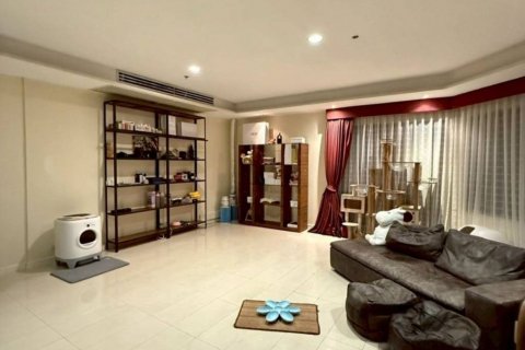 Кондоминиум с 3 спальнями в Бангкоке, Таиланд № 132528 - фото 2