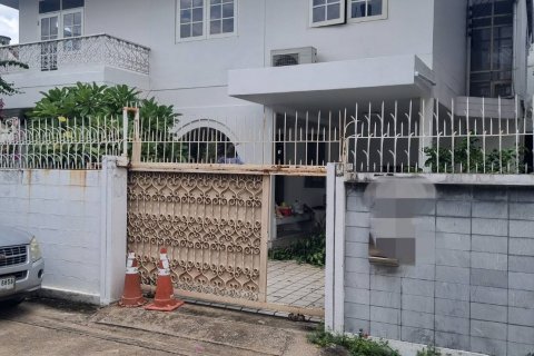 Дом в Сатхоне, Бангкок, Таиланд с 4 спальнями  № 143159 - фото 1