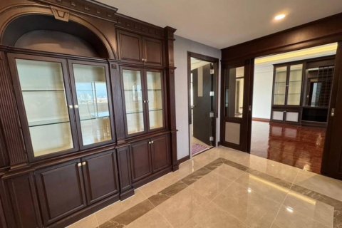 Кондоминиум с 3 спальнями в Бангкоке, Таиланд № 132536 - фото 9