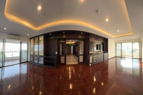 Кондоминиум с 3 спальнями в Бангкоке, Таиланд № 132536 - фото 1