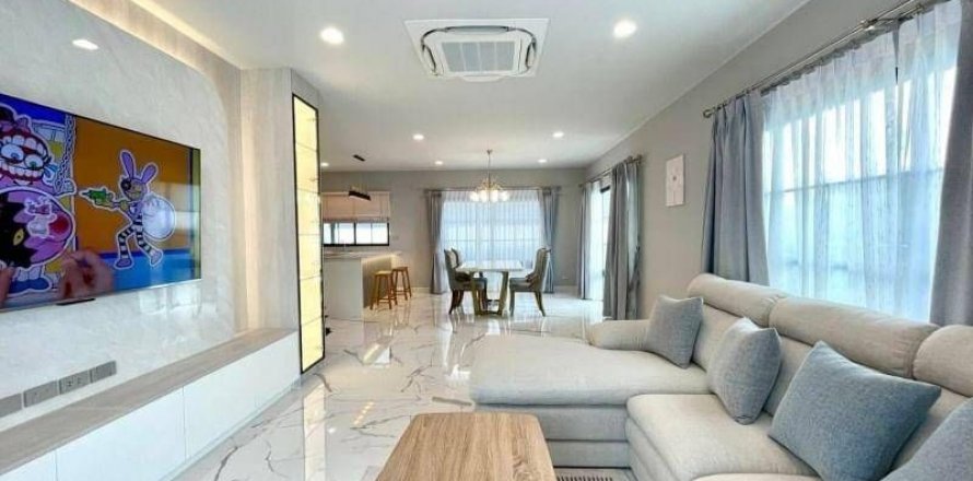 House in Samut Prakan, Thailand 4 bedrooms № 123883