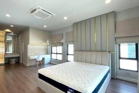 House in Samut Prakan, Thailand 4 bedrooms № 123883 - photo 20